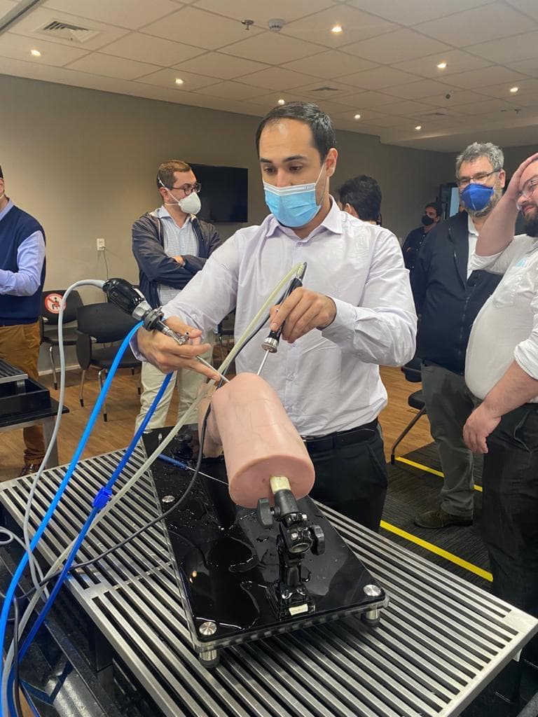 Treinamento em simulador de artroscopia